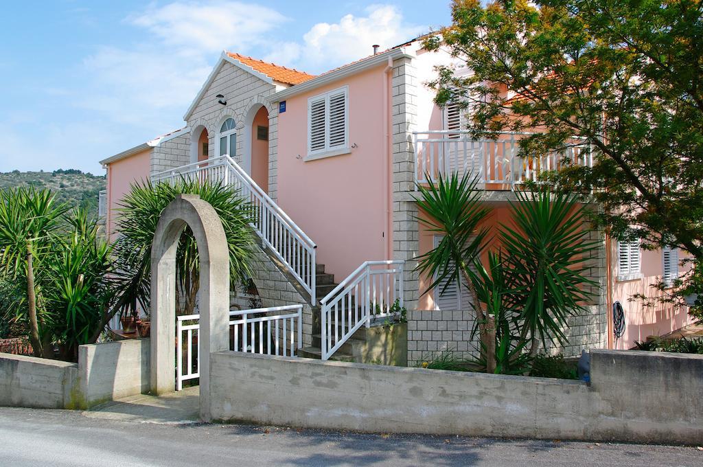 Apartments Julija Вела-Лука Экстерьер фото